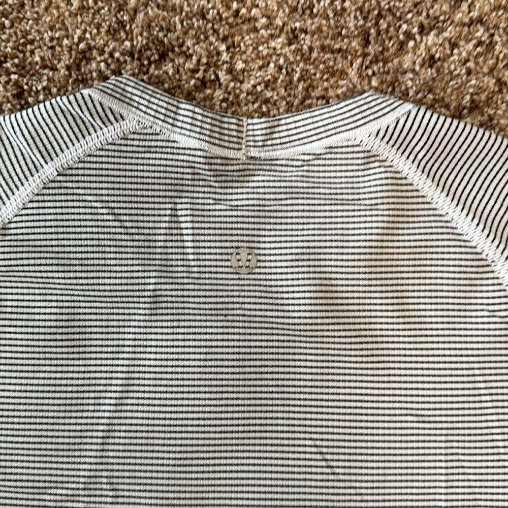 Lululemon Swiftly short sleeve - Picture 4 of 6